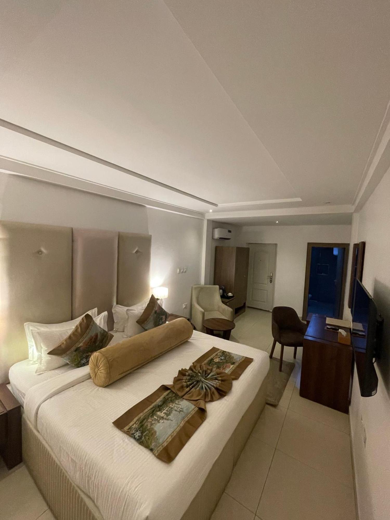 Swiss Pearl Continental Suite Wupa Exterior foto